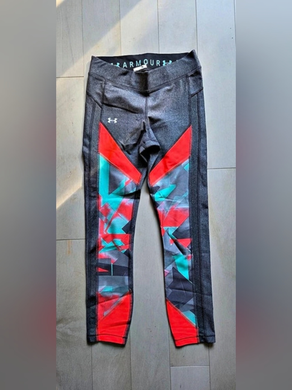 Under Armour HeatGear Compression Geometric Print Capri Leggings